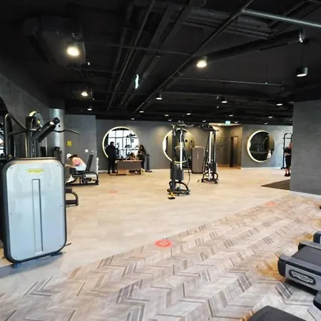 度假居 Beautiful Modern 1bd Views W Poolgym! #223 伊斯坦布尔